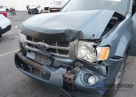 2011 Ford Escape Xlt z USA, uszkodzony, nr VIN 1FMCU9D72BKA56487